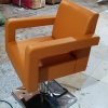 Ghế cắt tóc màu cam nổi bật