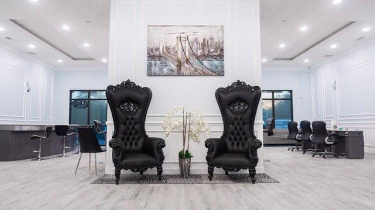 Top 10 tiệm nail salon lớn nhất tại Mỹ 5 Tiem nail Snazzy Bar